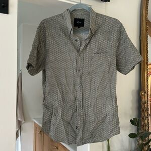 Never worn Men’s Rails Carson Shirt, green wave, sz S